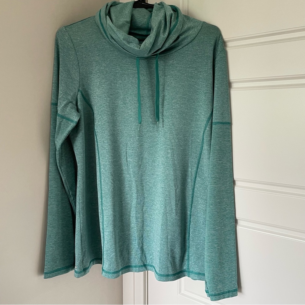 Danskin Now Activewear Top in Koral Green Size XL Womens